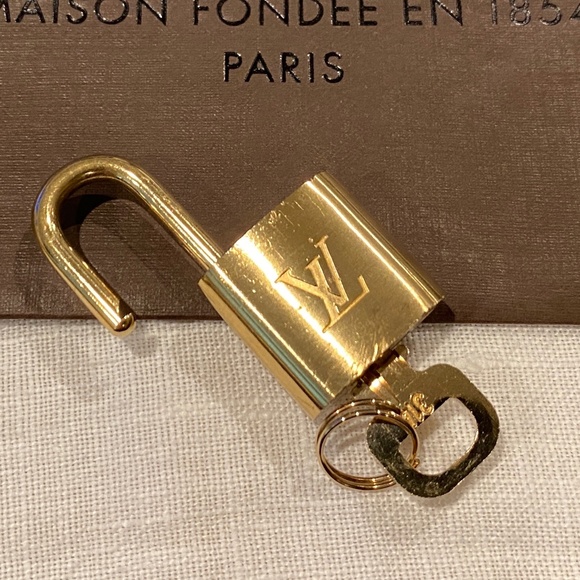 Louis Vuitton Brass Lock and Key - Picture 6 of 15